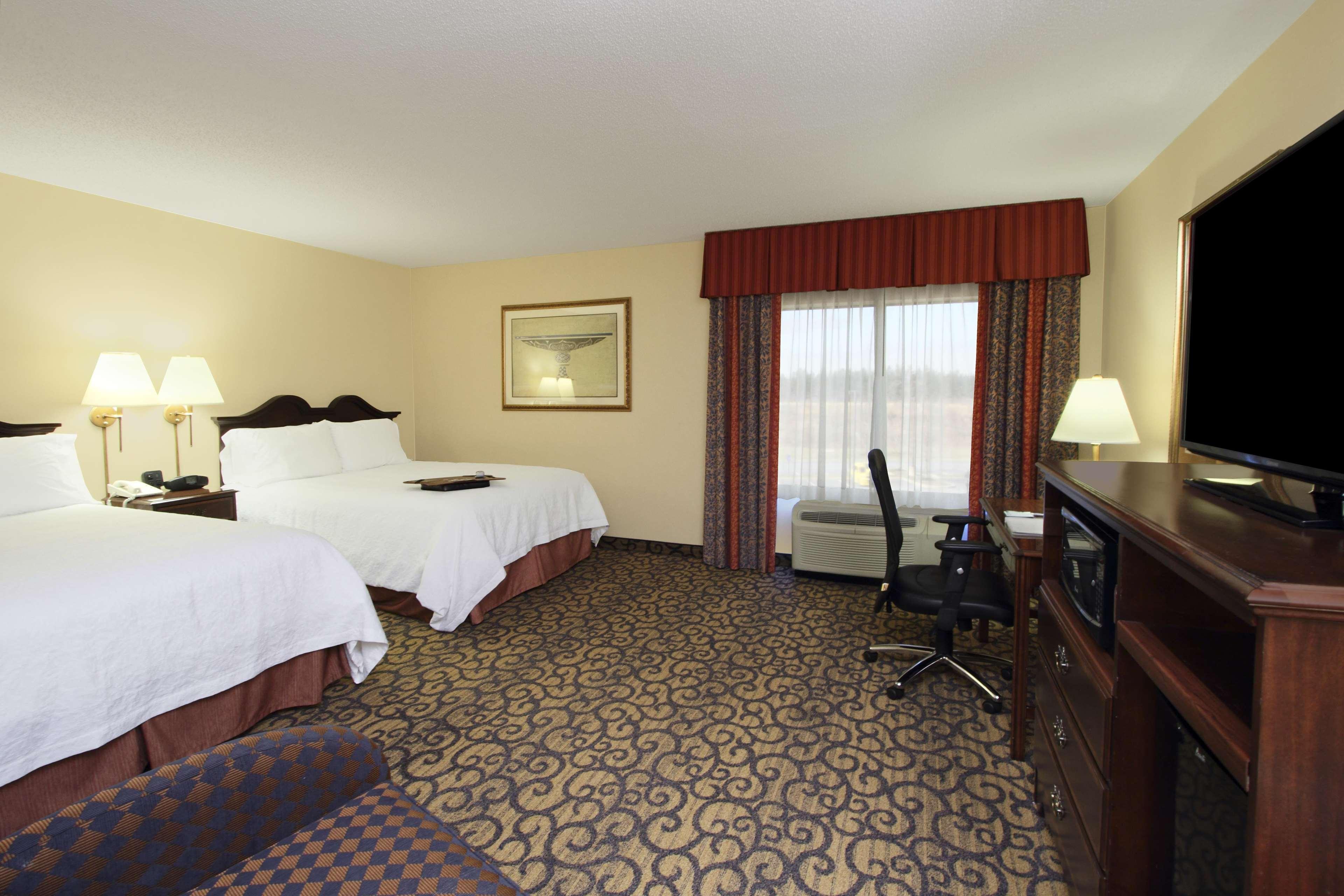 Hampton Inn Princeton Bagian luar foto