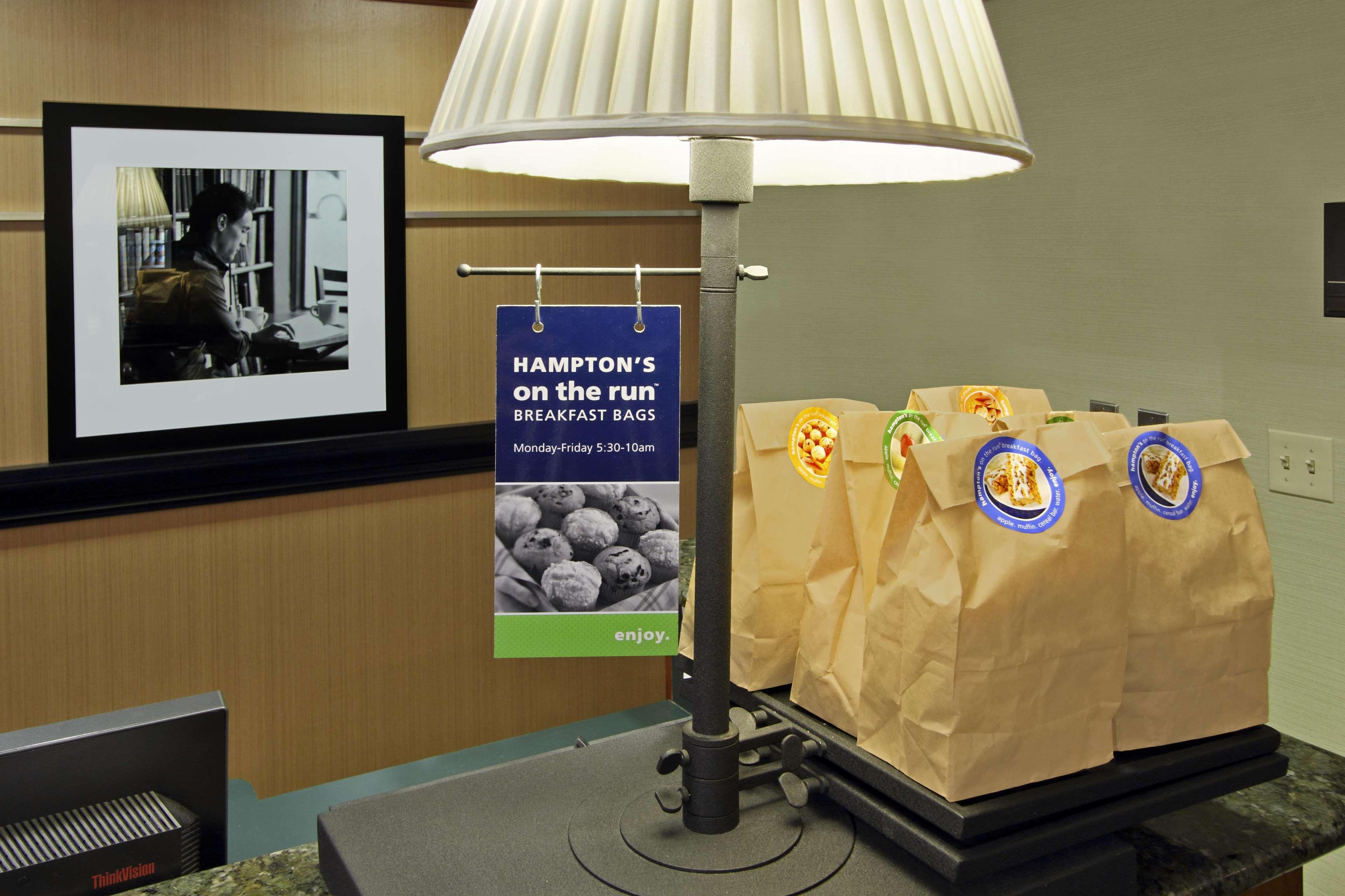 Hampton Inn Princeton Bagian luar foto
