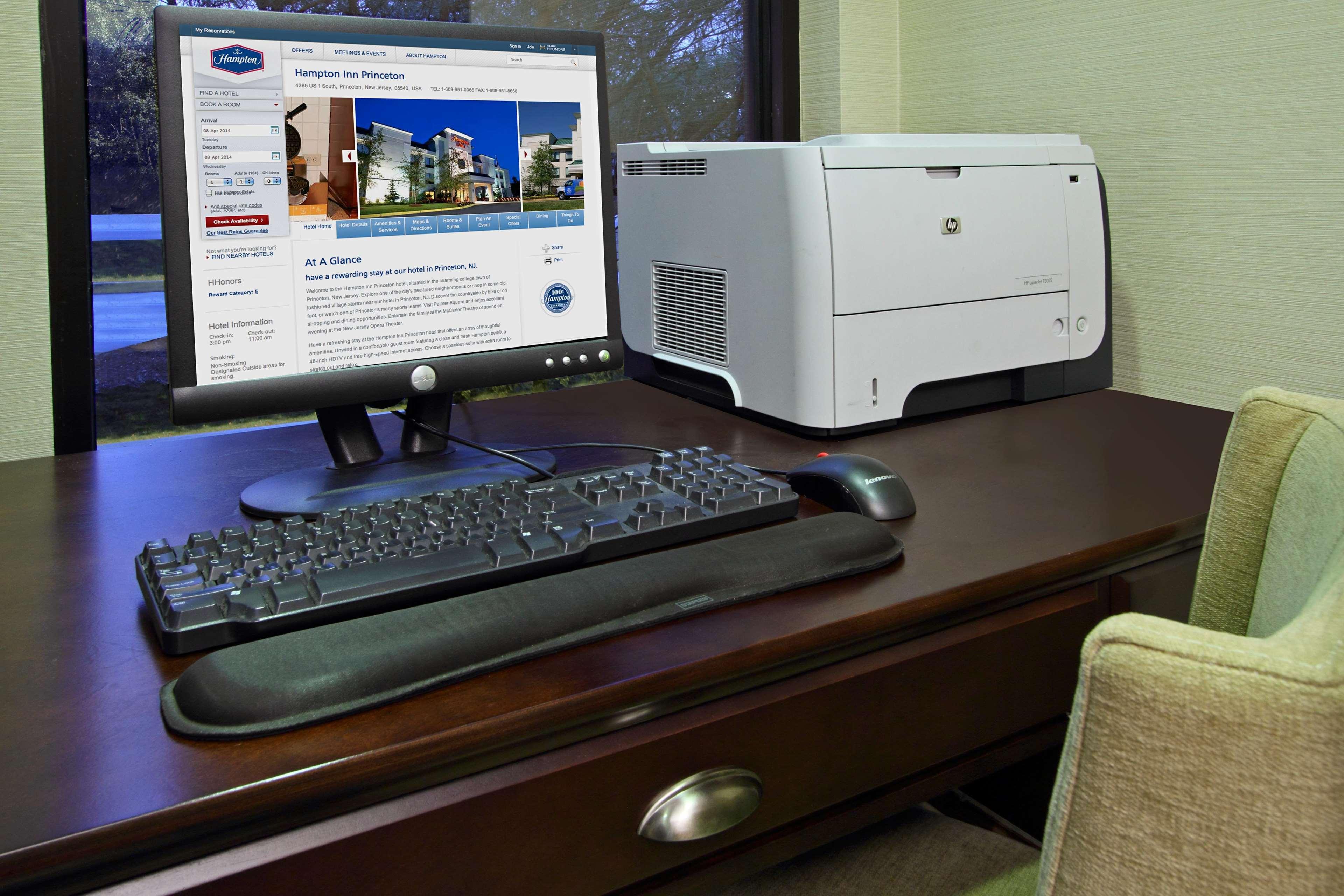 Hampton Inn Princeton Bagian luar foto