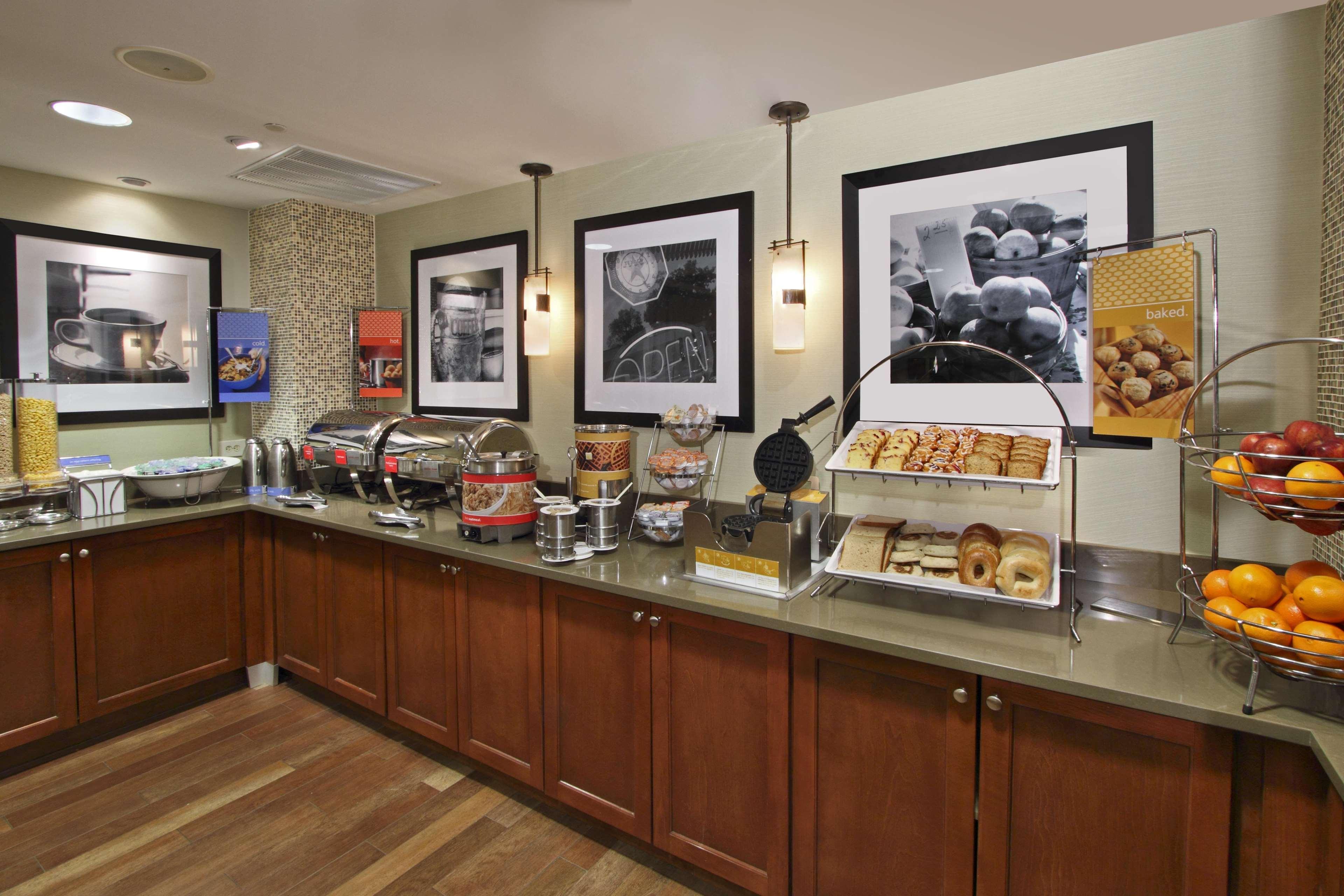Hampton Inn Princeton Bagian luar foto