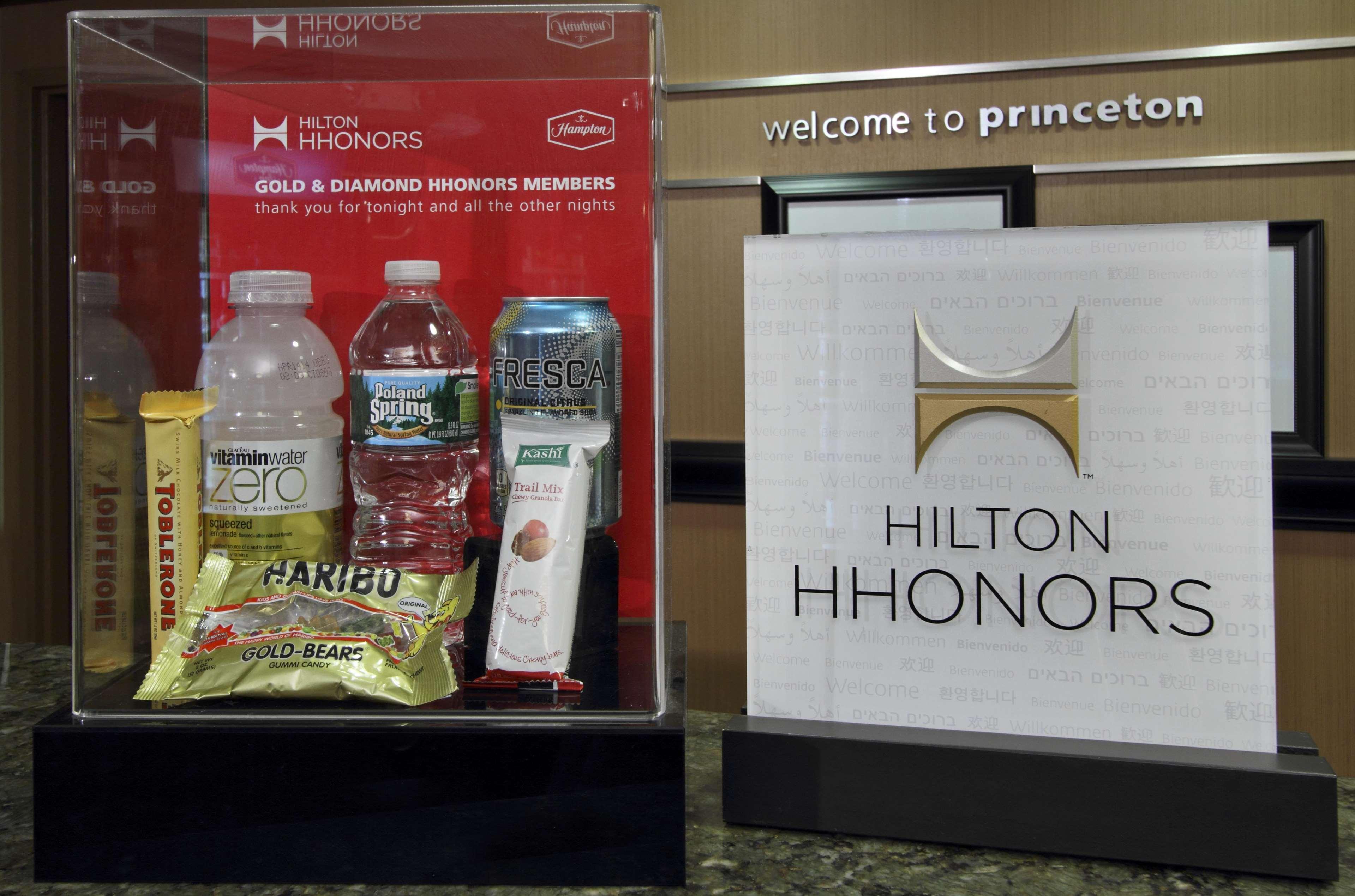 Hampton Inn Princeton Bagian luar foto