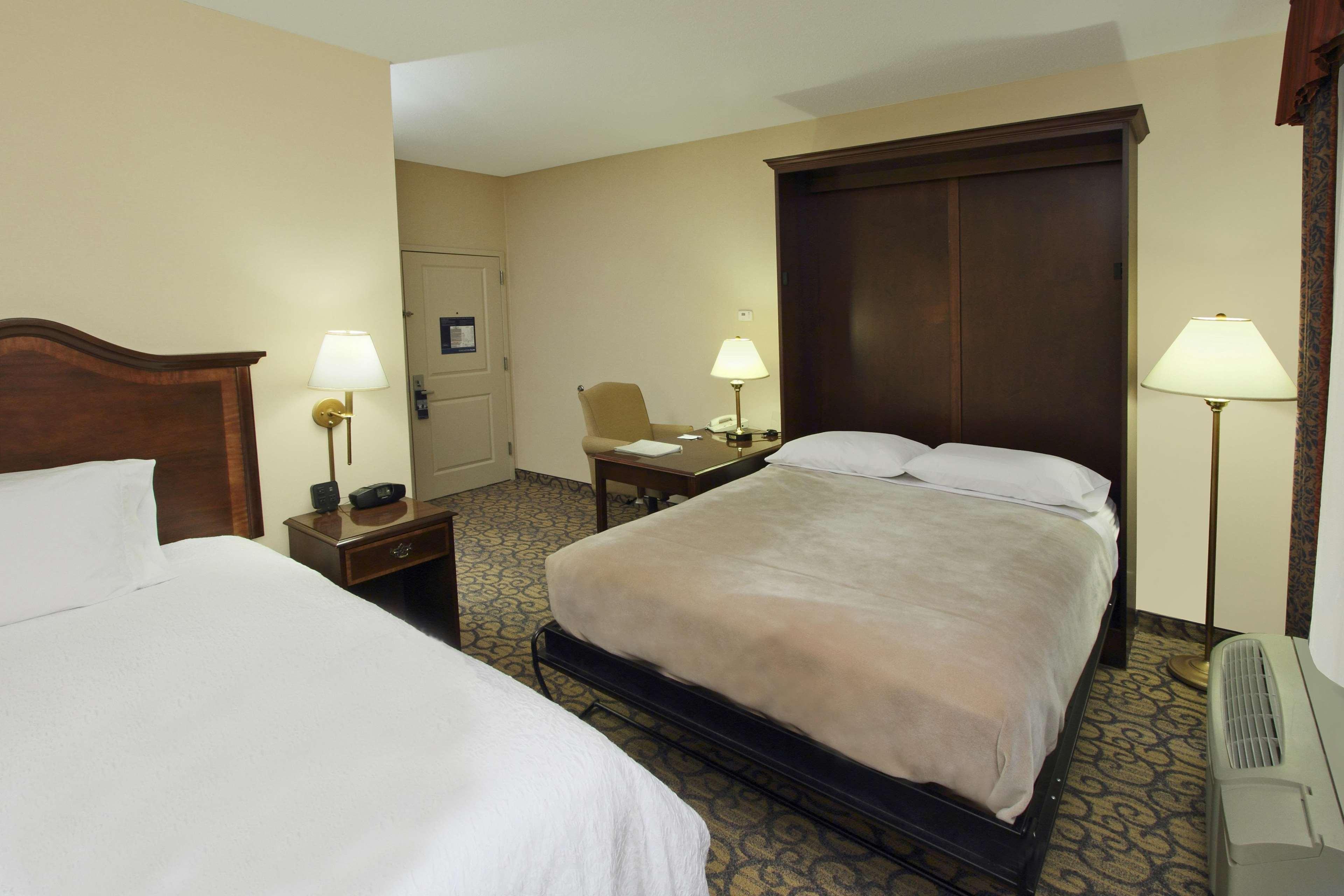 Hampton Inn Princeton Bagian luar foto