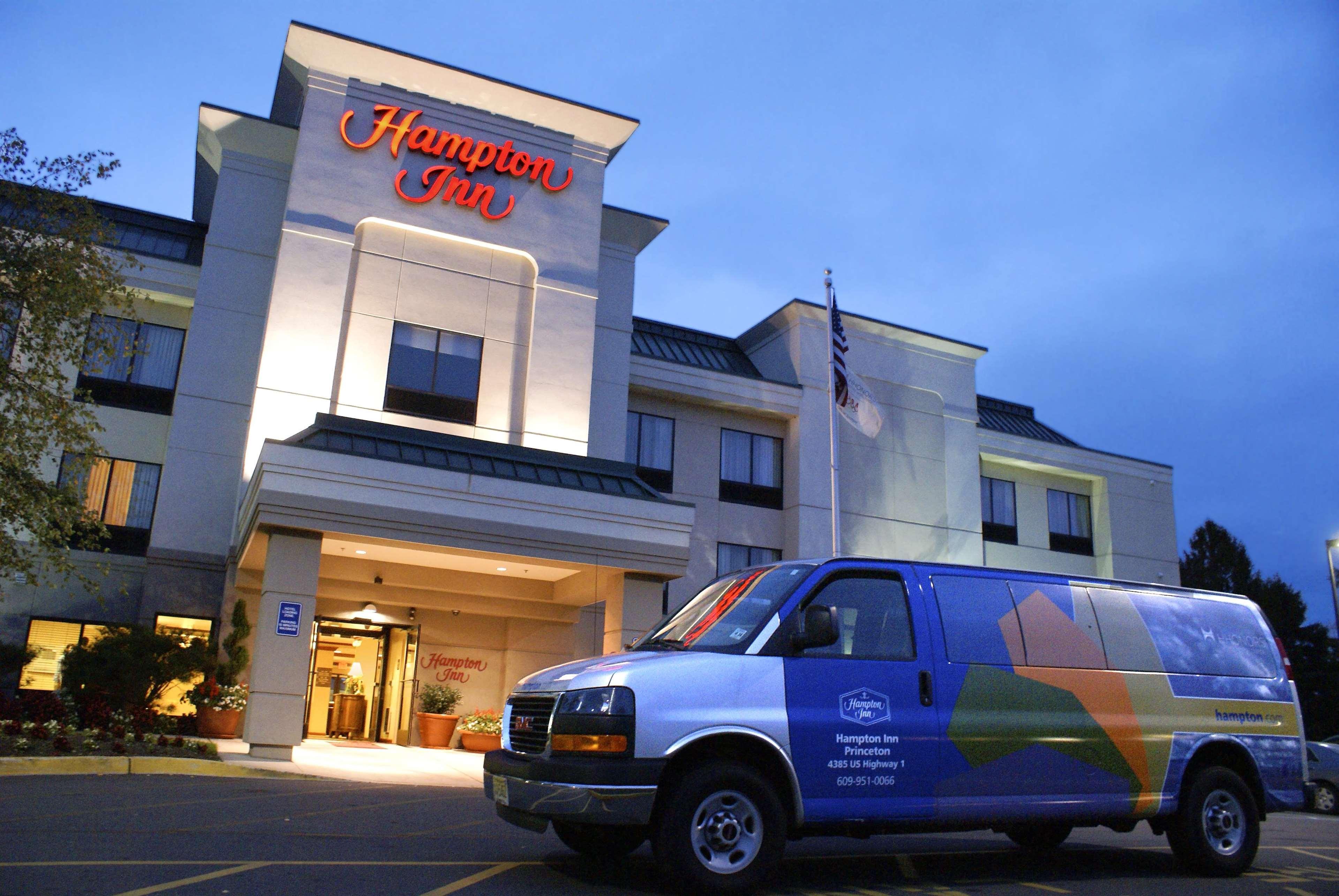 Hampton Inn Princeton Bagian luar foto