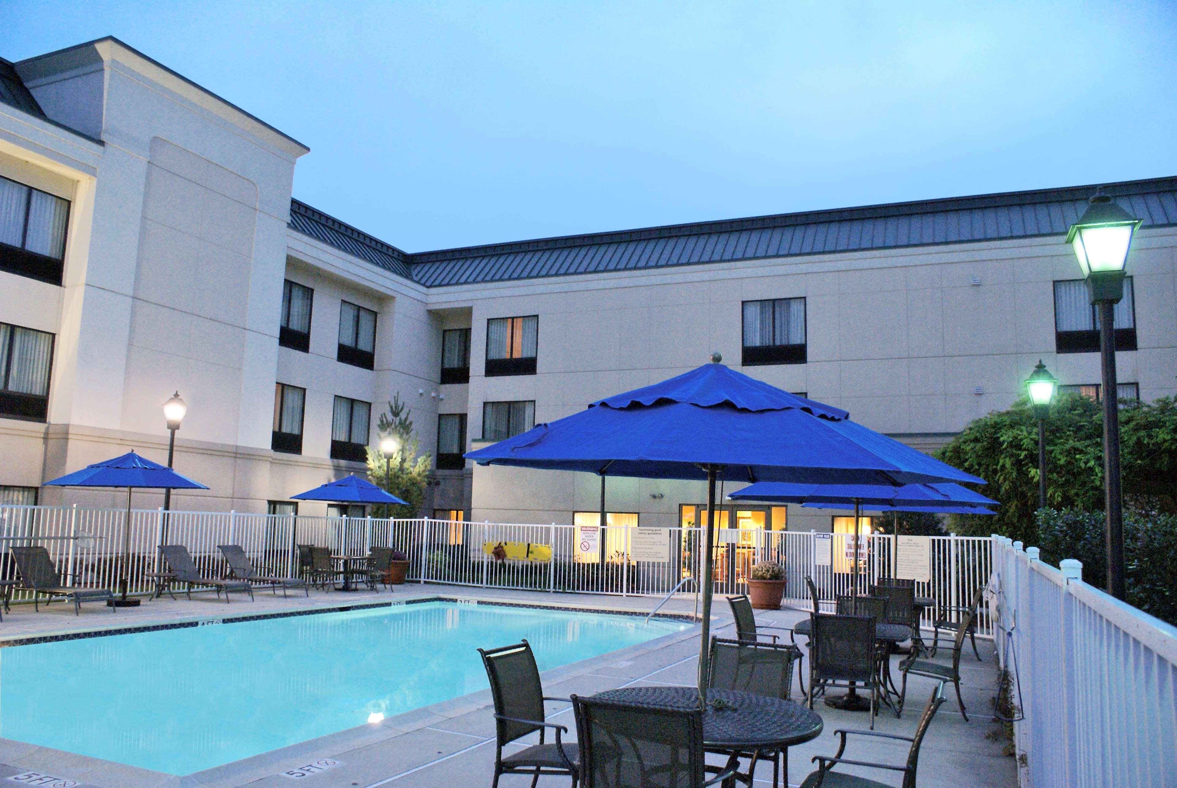 Hampton Inn Princeton Bagian luar foto