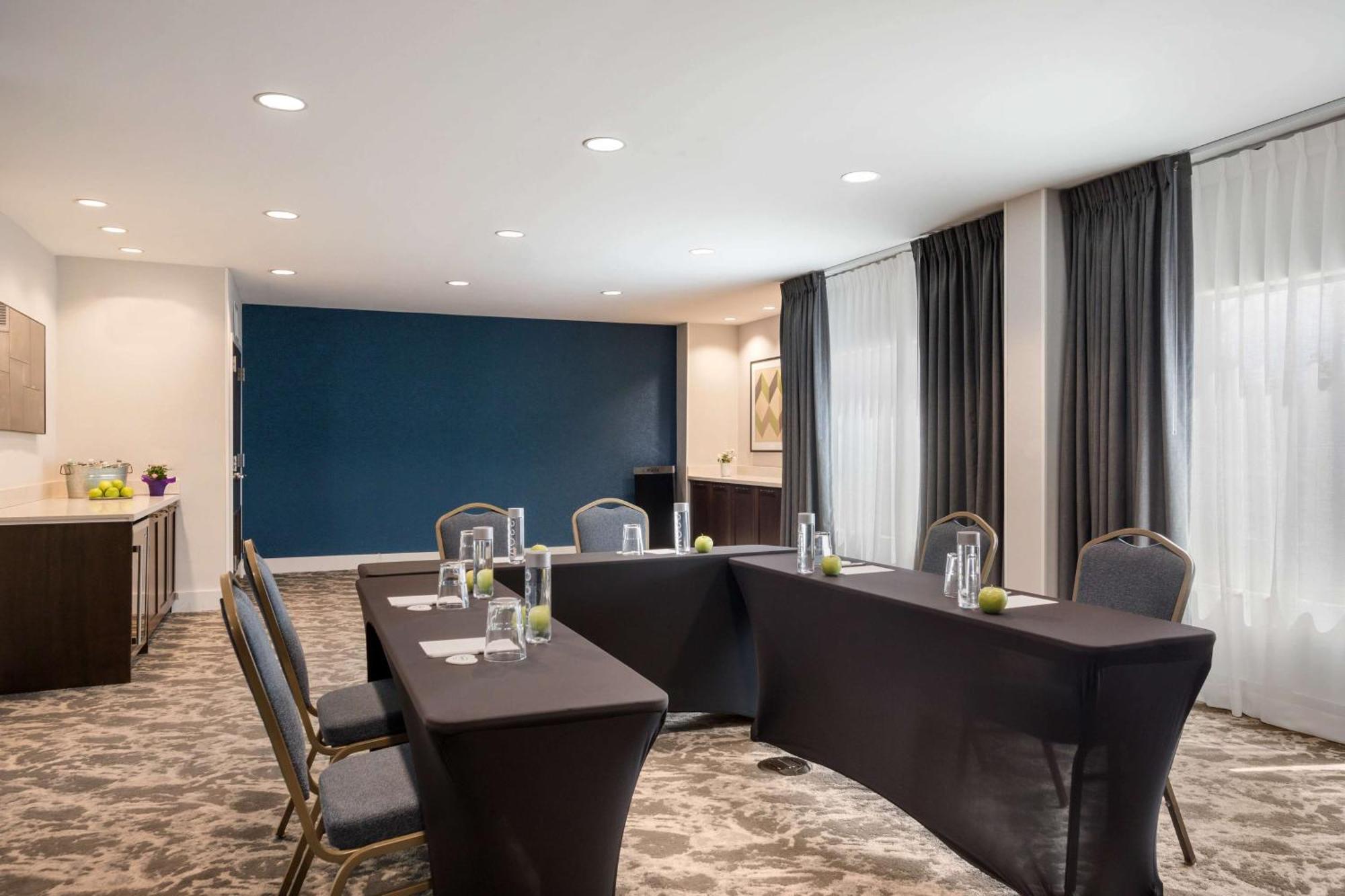 Hampton Inn Princeton Bagian luar foto