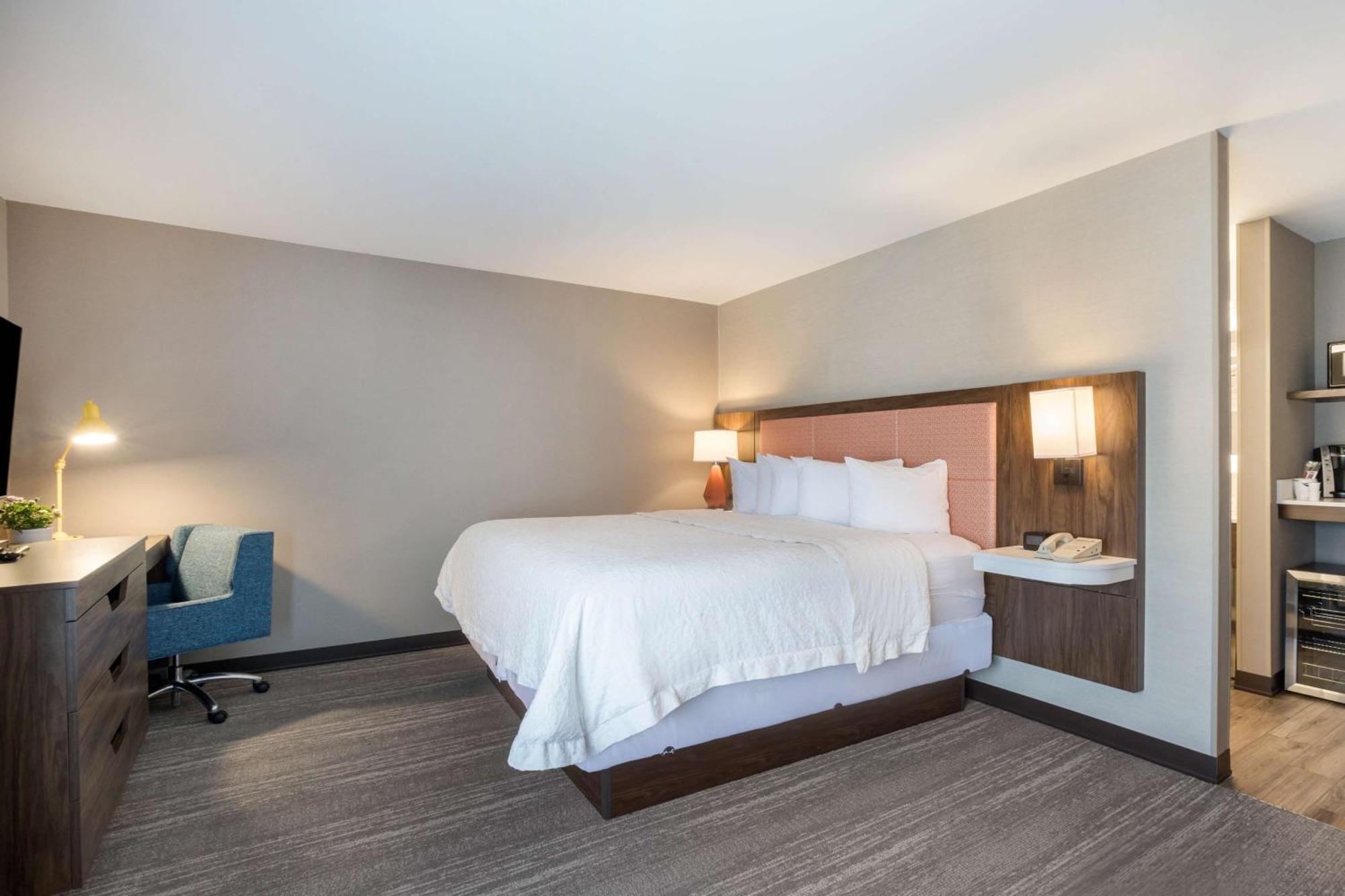 Hampton Inn Princeton Bagian luar foto