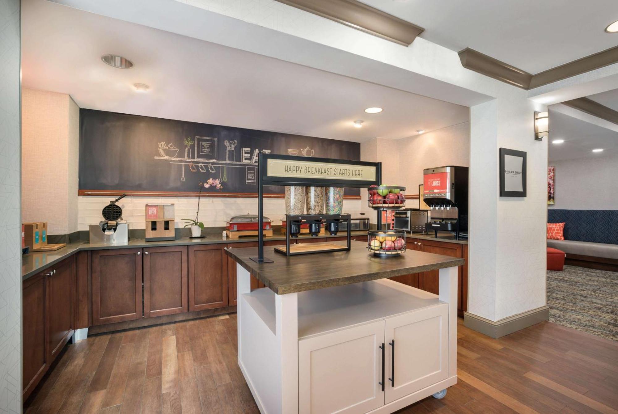 Hampton Inn Princeton Bagian luar foto