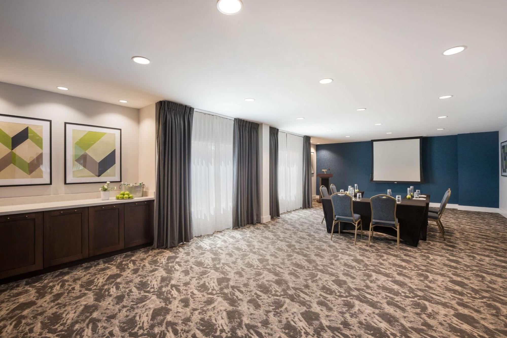 Hampton Inn Princeton Bagian luar foto