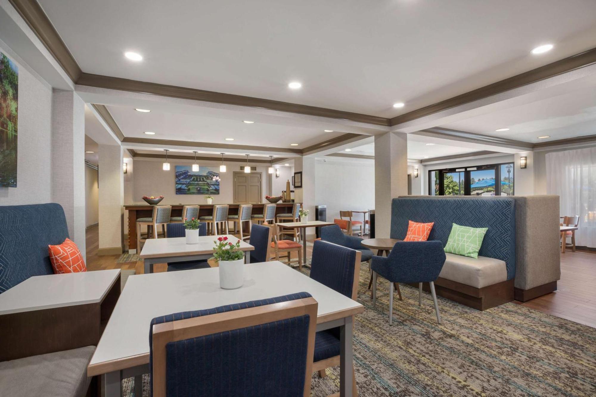 Hampton Inn Princeton Bagian luar foto