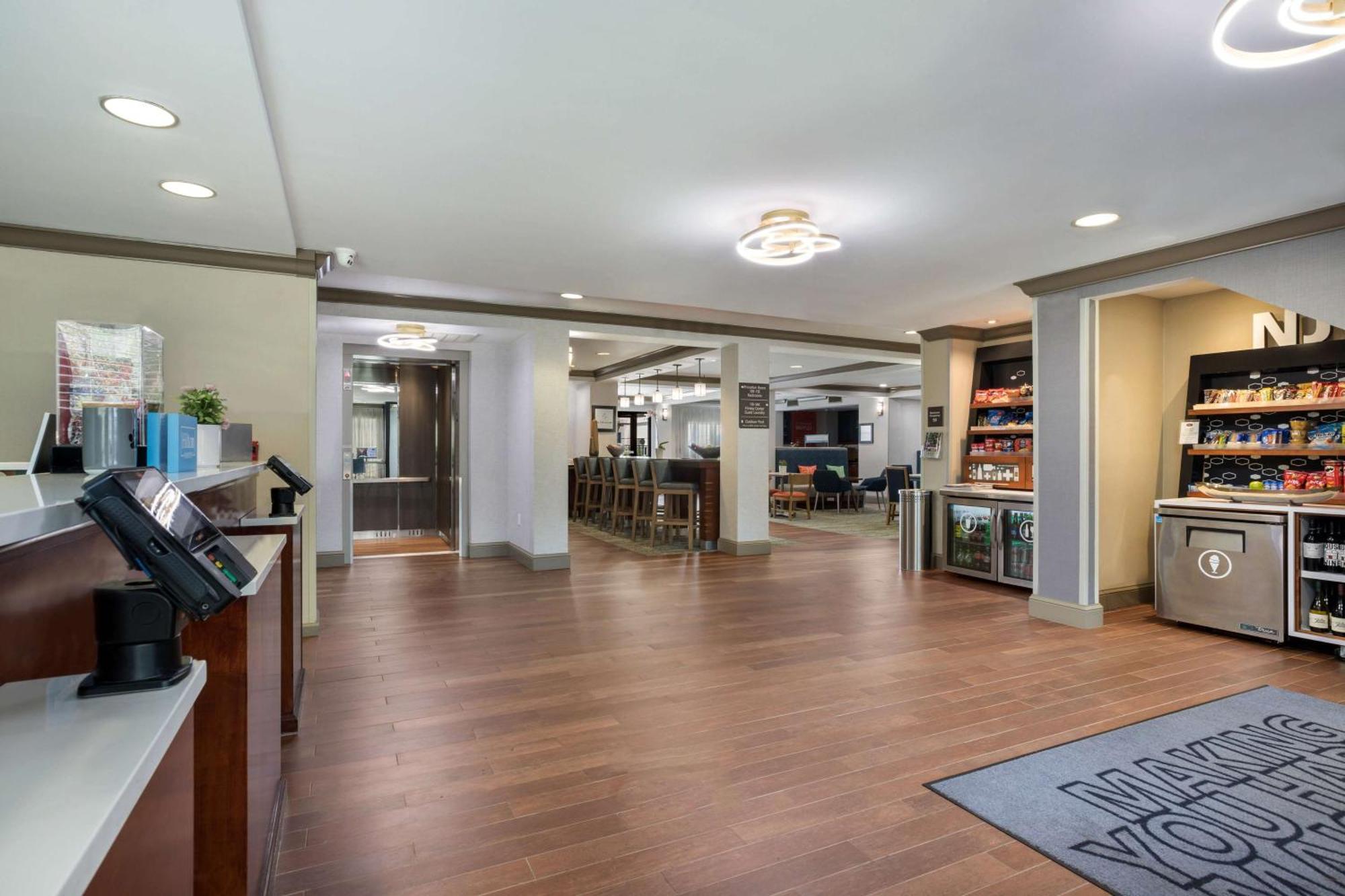 Hampton Inn Princeton Bagian luar foto
