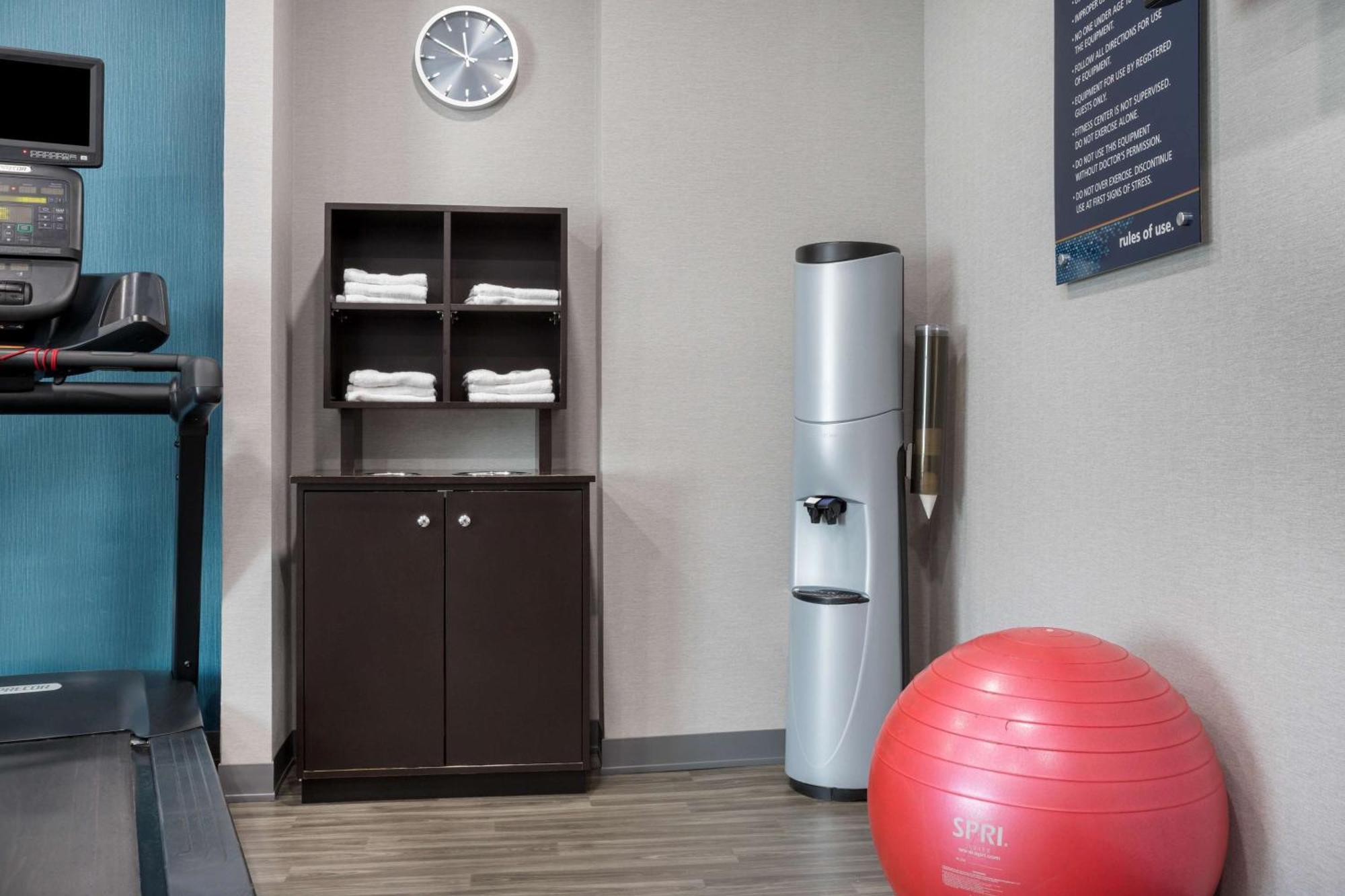 Hampton Inn Princeton Bagian luar foto
