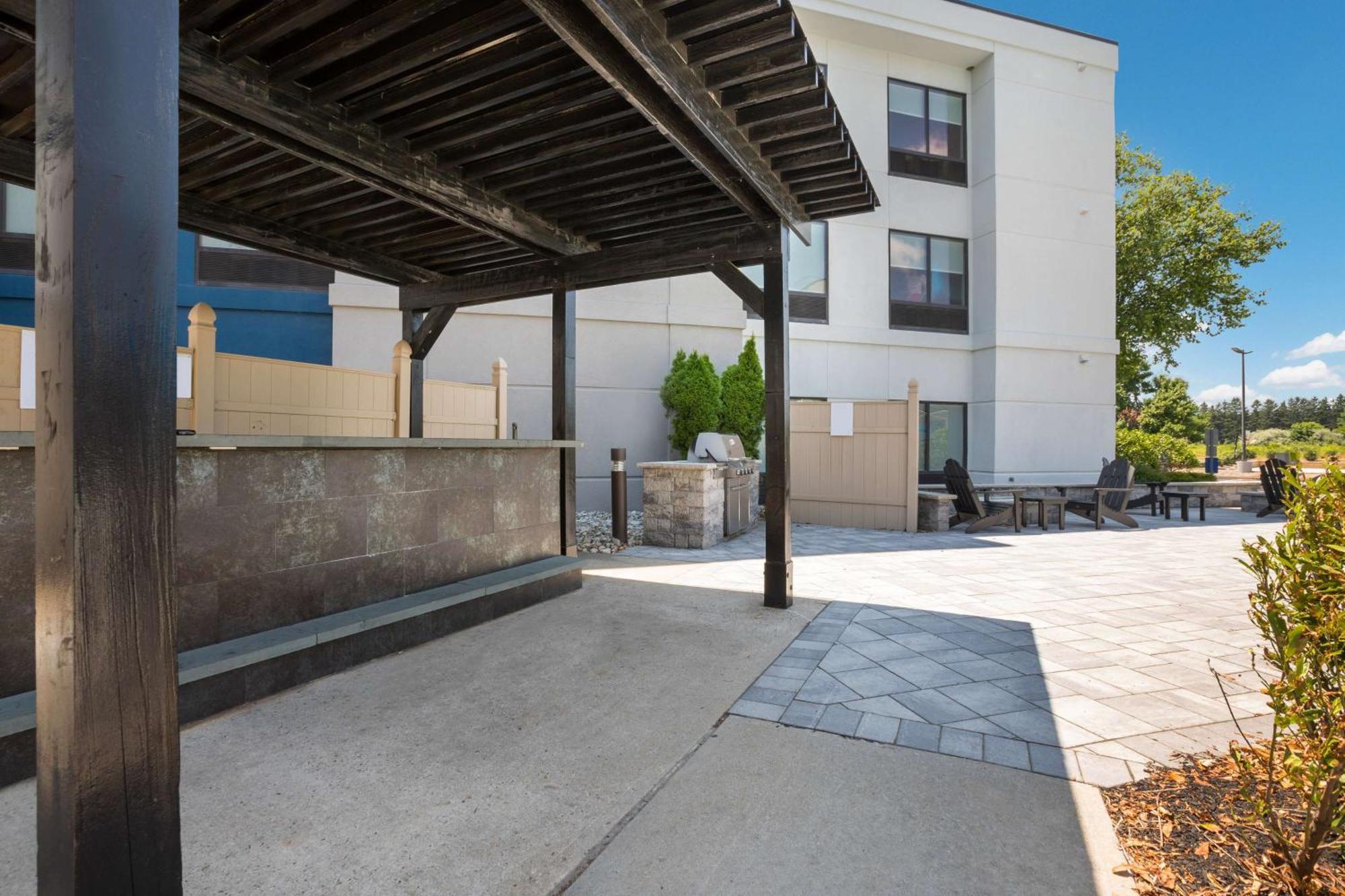 Hampton Inn Princeton Bagian luar foto