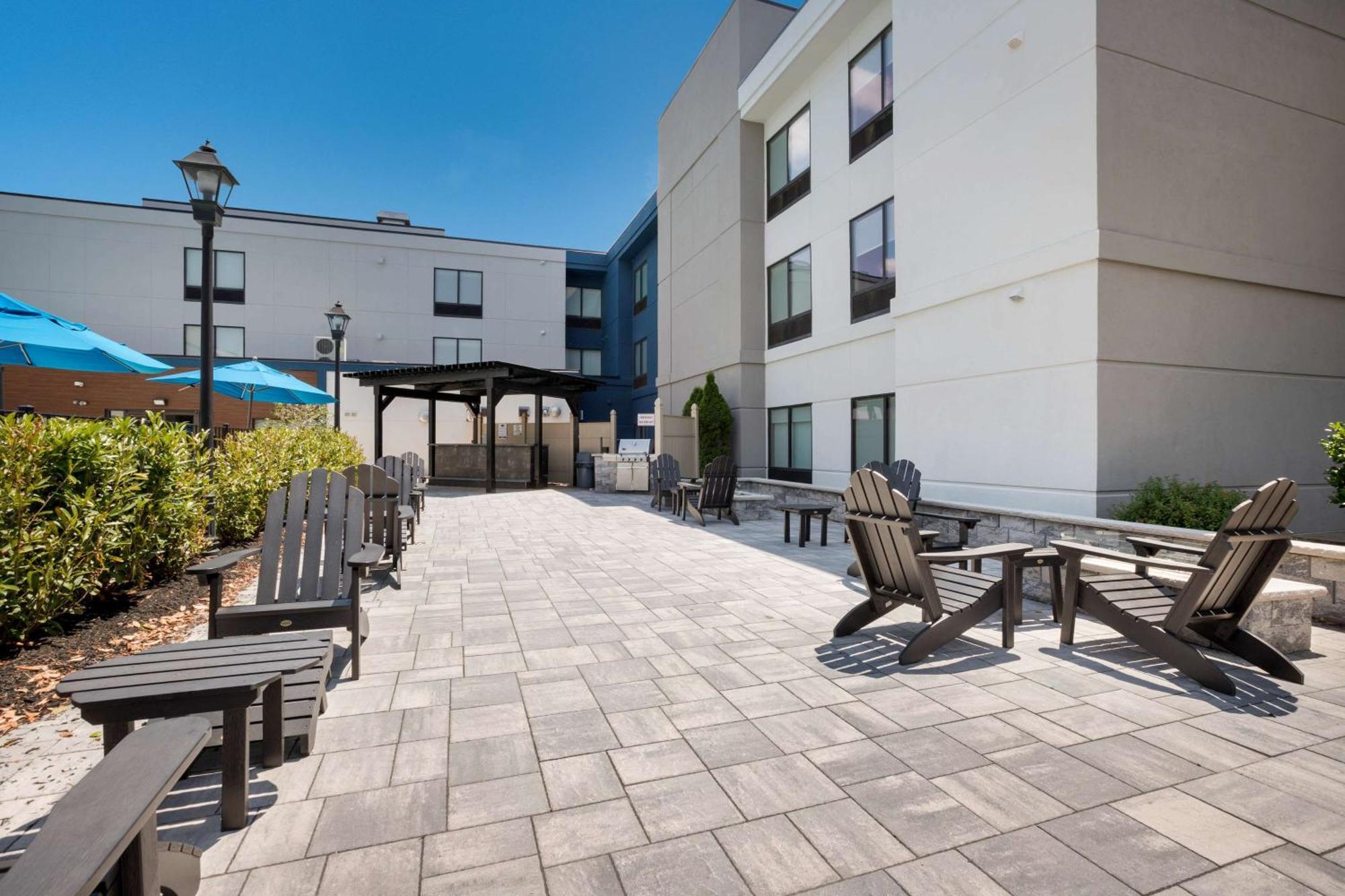 Hampton Inn Princeton Bagian luar foto