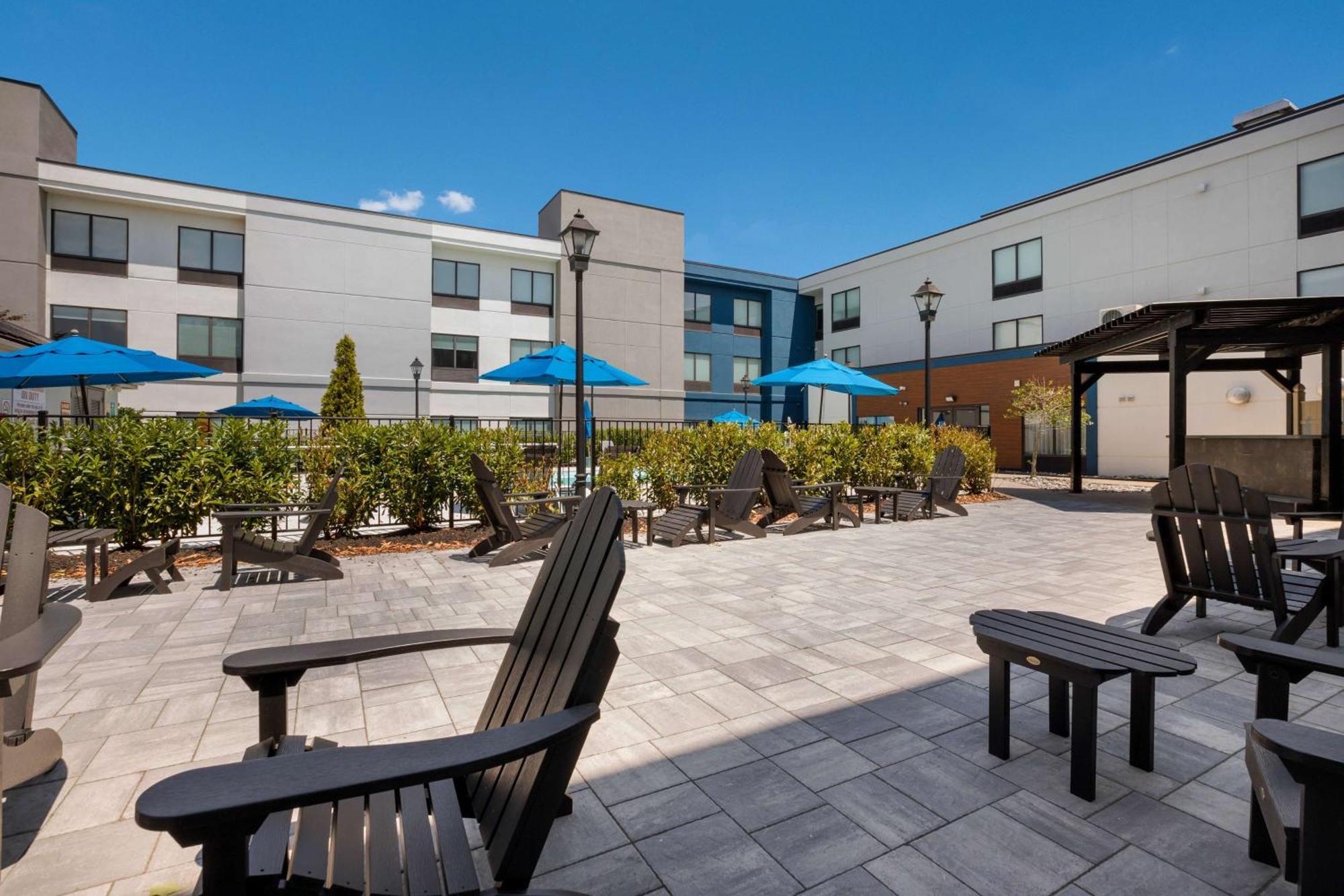 Hampton Inn Princeton Bagian luar foto
