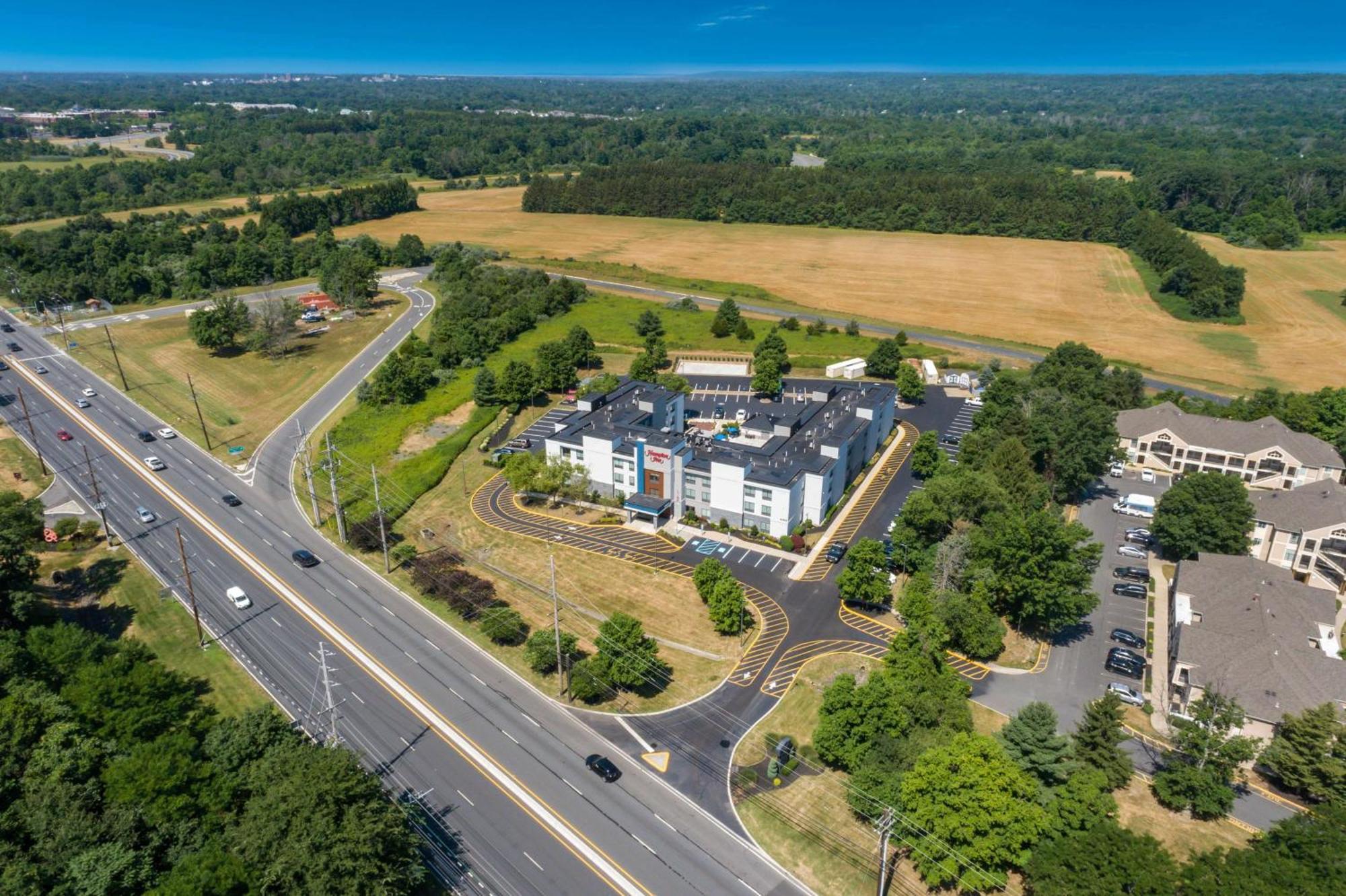 Hampton Inn Princeton Bagian luar foto