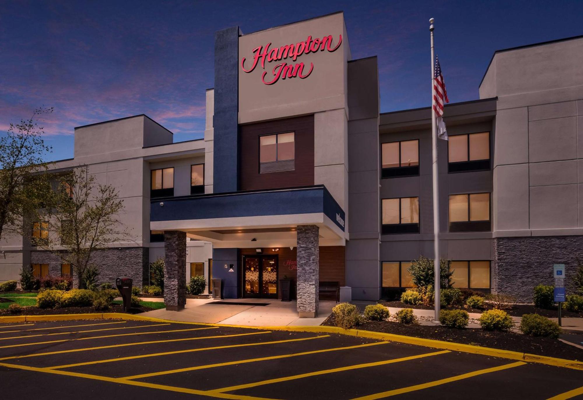 Hampton Inn Princeton Bagian luar foto