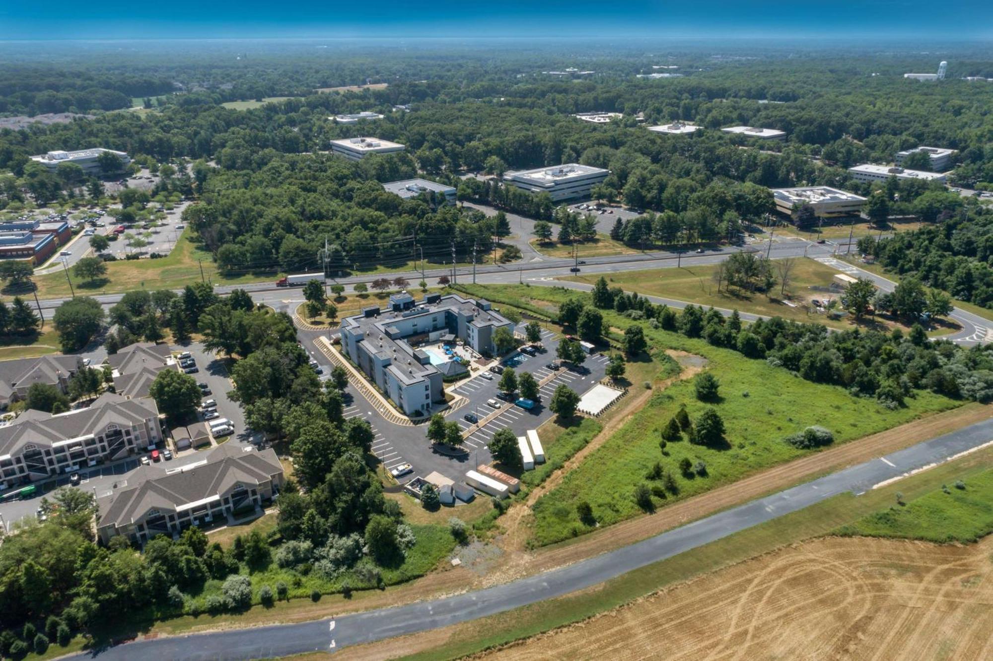 Hampton Inn Princeton Bagian luar foto