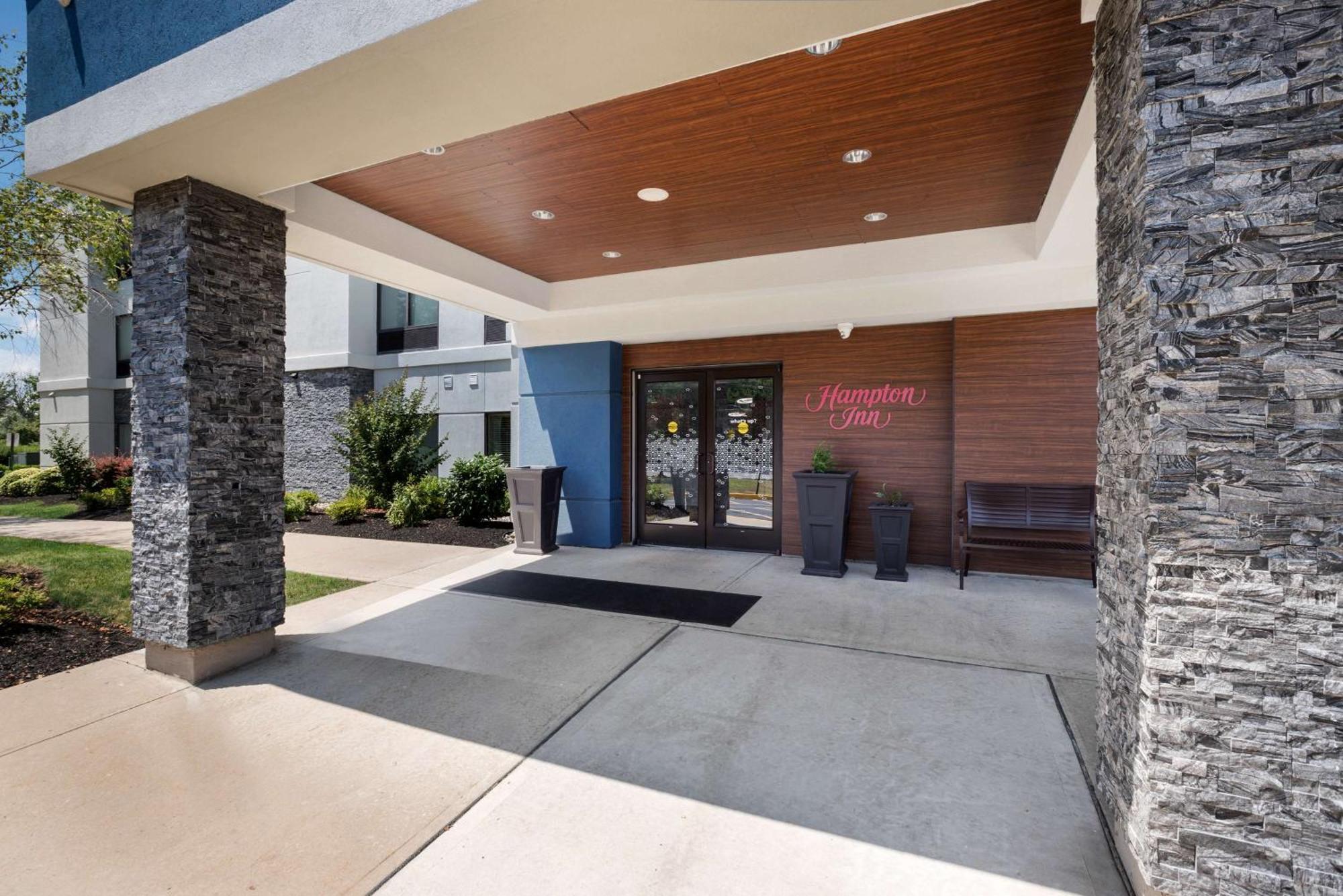 Hampton Inn Princeton Bagian luar foto