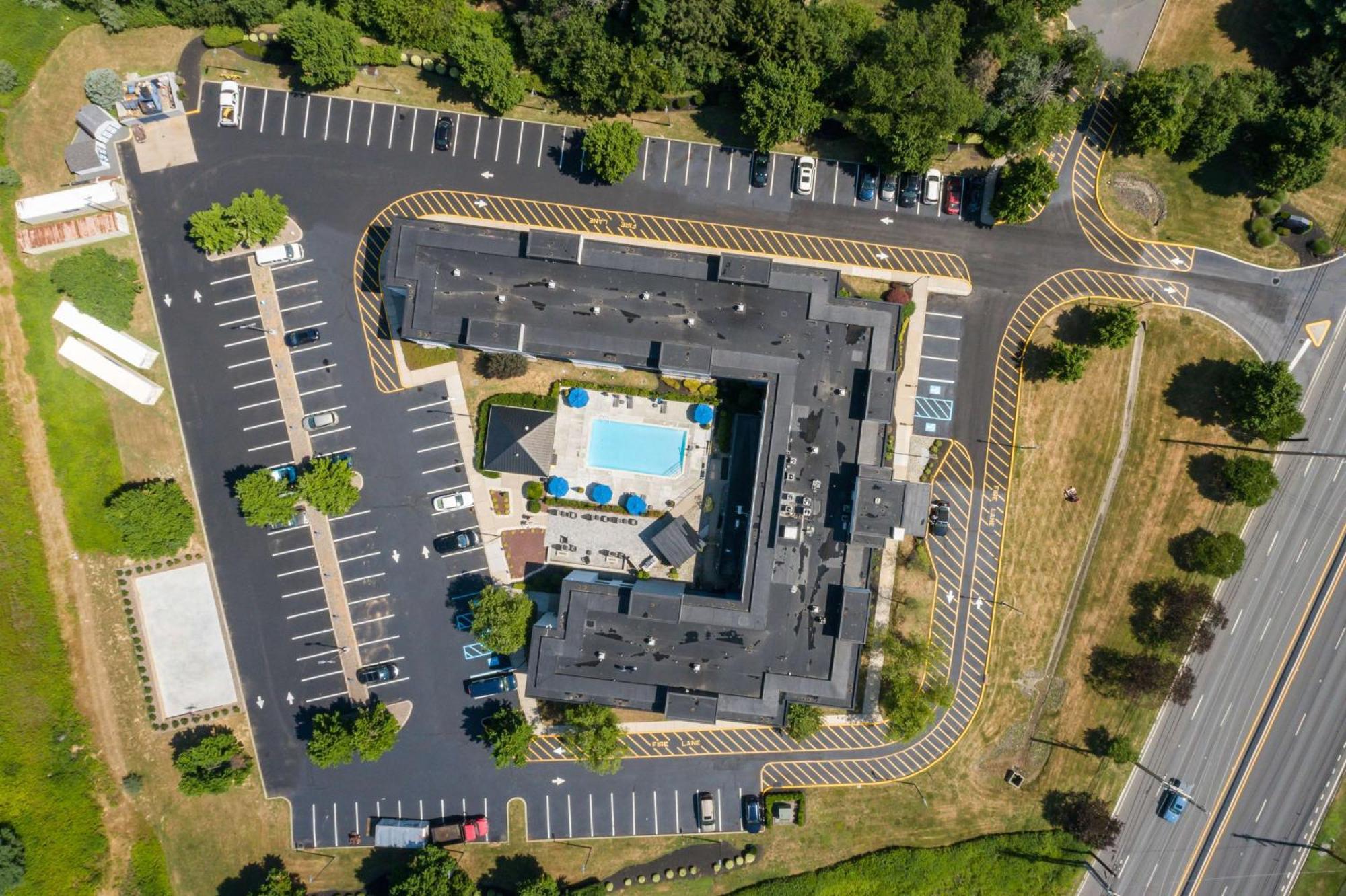 Hampton Inn Princeton Bagian luar foto