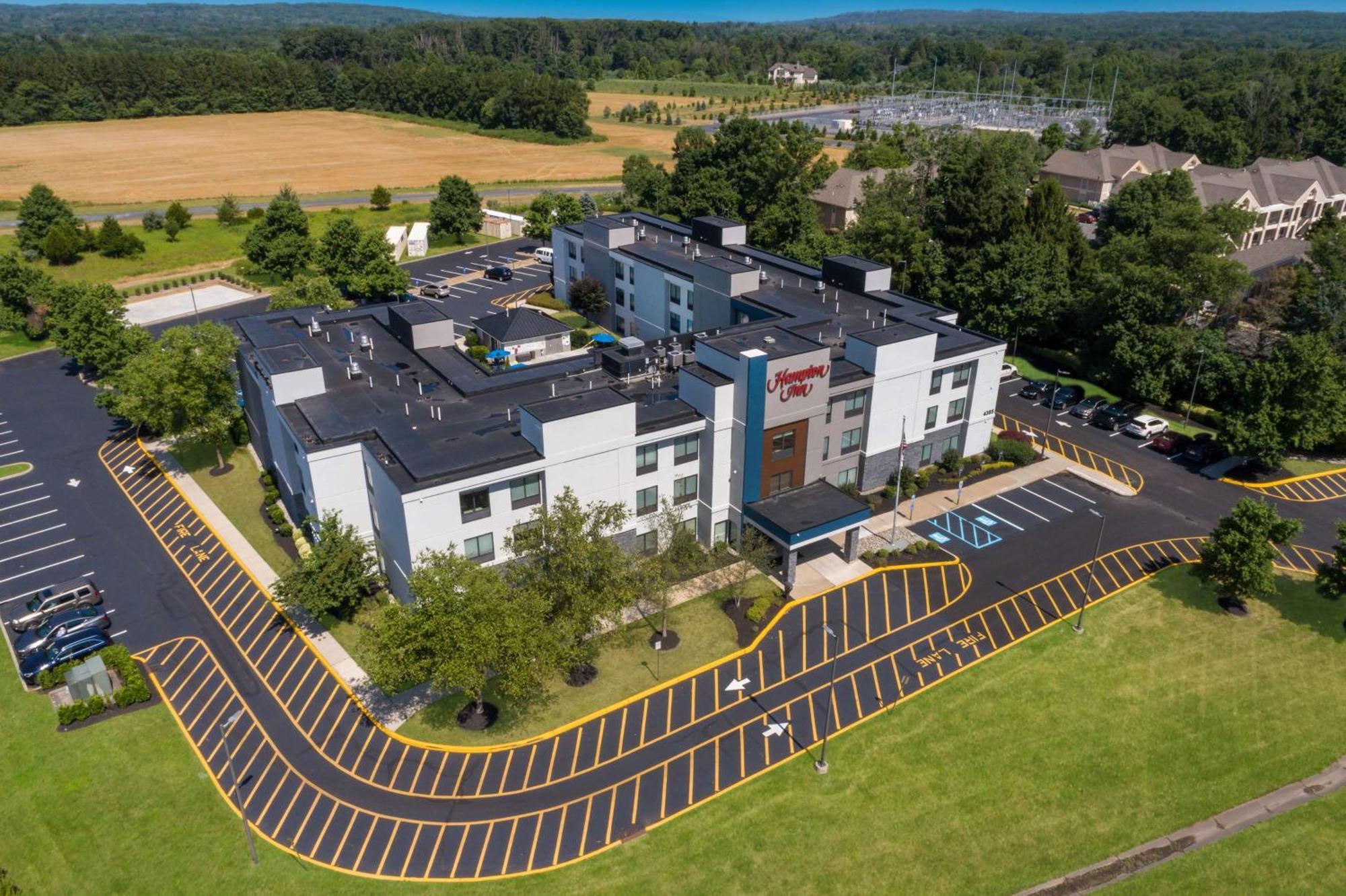 Hampton Inn Princeton Bagian luar foto